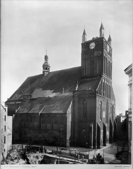 Fotografia kościoła św. Jakuba z czasu około 1880. Przed renowacją i odbudową wieży. MNS/A.Foto/6164