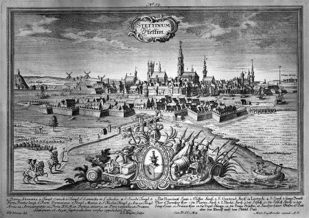 Widok miasta od wschodu, z przodu Łasztownia. Około 1740. Według rysunku F.B. Wernera (nr 44), ale z pierwszym planem i herbem miasta, rytowany przez J.G. Ringlina; Oficyna Martina Engelbrechta w Augsburgu. 19 x 30cm. MNS/A.Foto/5072